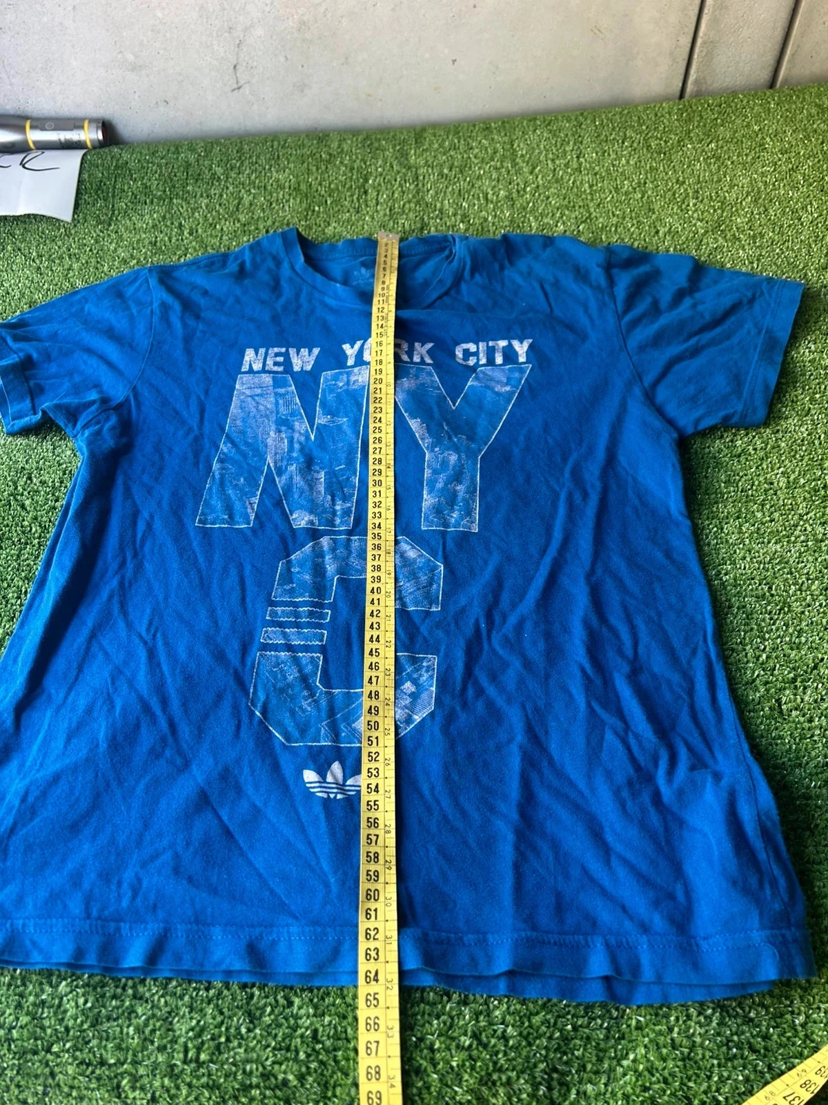 Camiseta azul marinho com estampa adidas – photo 6